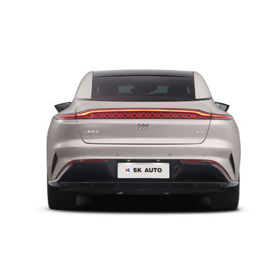 IMMotors L7 Electric Sedan AWD Không gian rộng thoải mái sang trọng cho gia đình