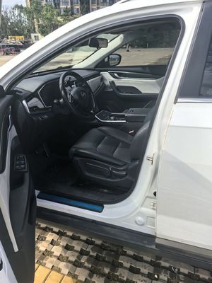 Xử dụng phạm vi 400km 160kW xe SUV điện Weltmeister xe cũ tình trạng tốt số dặm thấp màu đen