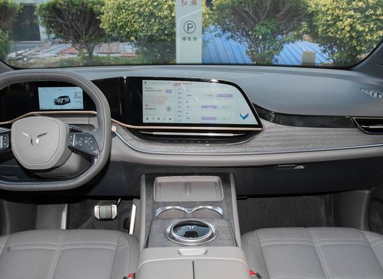 202/253 KW Motor Hongqi Limousine Xe điện với tốc độ tối đa 200 Km/h và chiều dài 4925mm