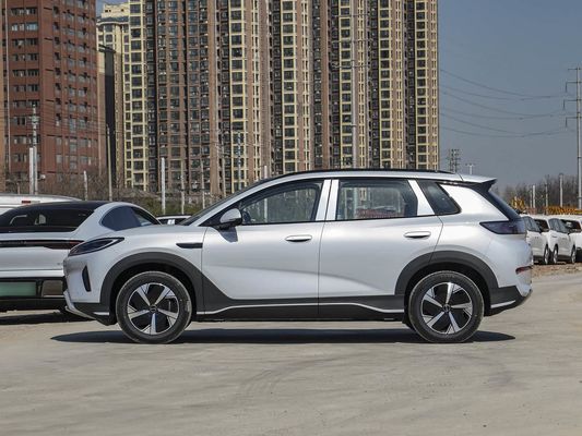 Hiển thị màn hình cảm ứng Nội thất Tính năng 2025 Mô hình BYD EV Xe hơi với mái nắng và pin năng lượng sạc nhanh 60,9kWh Xe điện bán nóng
