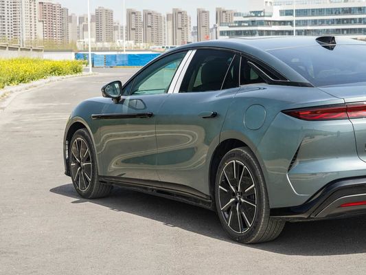 2025 Xe điện mạnh mẽ Han L BYD với công suất tối đa 500 kW và tay lái da 1000V Năng lượng cao sạc nhanh