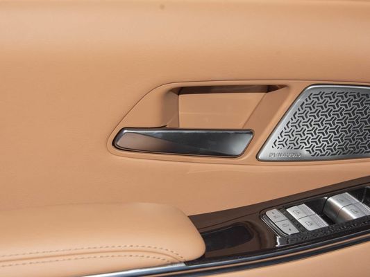 Mô hình xe 601km phạm vi 83.2kWh Capacity pin AWD sạc nhanh Sunroof cấu trúc điện áp cao thoải mái cho gia đình