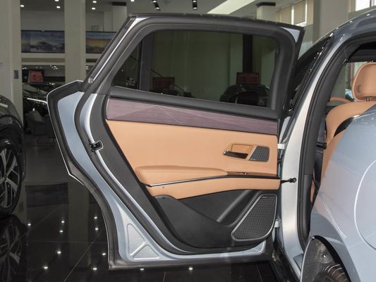 Mô hình xe 601km phạm vi 83.2kWh Capacity pin AWD sạc nhanh Sunroof cấu trúc điện áp cao thoải mái cho gia đình