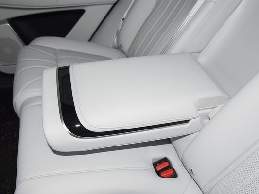 2025 Xpeng G9 SUV điện hoàn toàn 93.1kWh Capacity pin 423kW Max Motor Power 680km Long Range và sạc nhanh với Sunroof