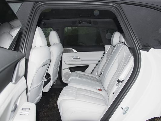 2025 Xpeng G9 SUV điện hoàn toàn 93.1kWh Capacity pin 423kW Max Motor Power 680km Long Range và sạc nhanh với Sunroof