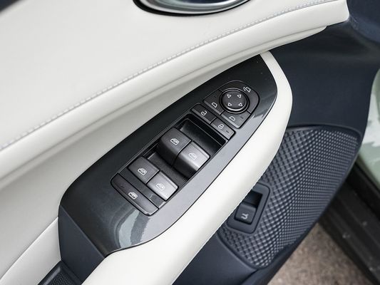 2025 BYD Electric Vehicle Seal 06GT Thời gian sạc nhanh 0,33 giờ và hiệu suất tầm xa 550KM Pin lớn với mái trời cho gia đình