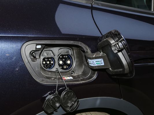 2025 VW Xe điện ID.4 Xe sạc nhanh tầm xa 601km 80.4kWh Pin bán nóng Mô hình mới Hiệu suất tốt với mái nhà mặt trời